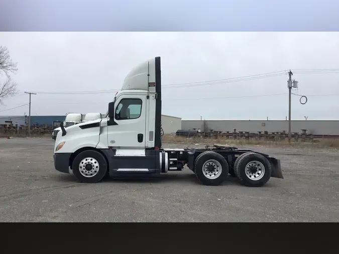2019 Freightliner Cascadia 126