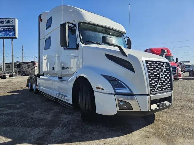 2023 VOLVO VNL64T860