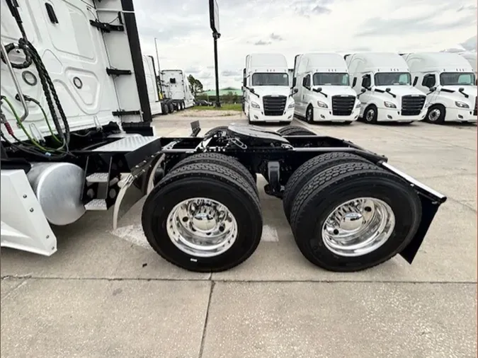2023 Freightliner Cascadia 126