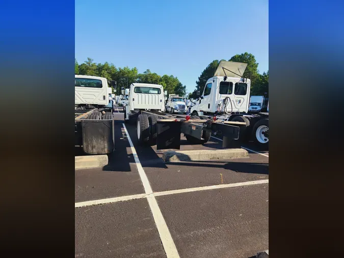 2018 FREIGHTLINER/MERCEDES M2 106