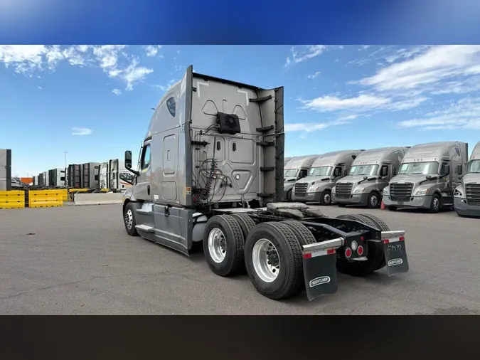 2023 Freightliner Cascadia 126