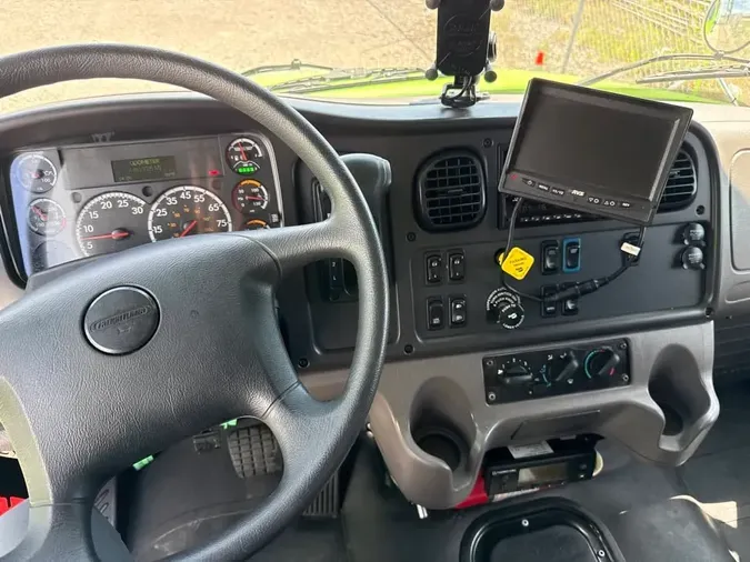 2020 FREIGHTLINER/MERCEDES M2 106