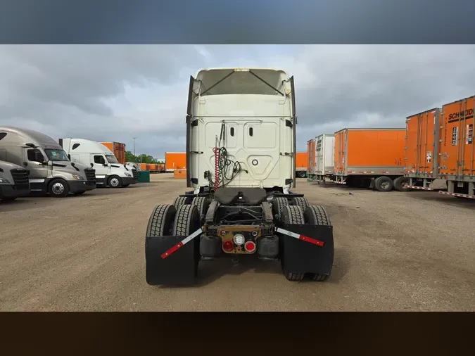 2022 Freightliner Cascadia 126