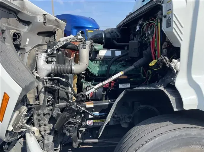 2020 VOLVO VNR640
