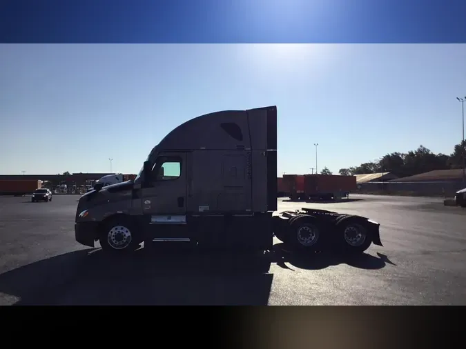 2025 Freightliner Cascadia 126