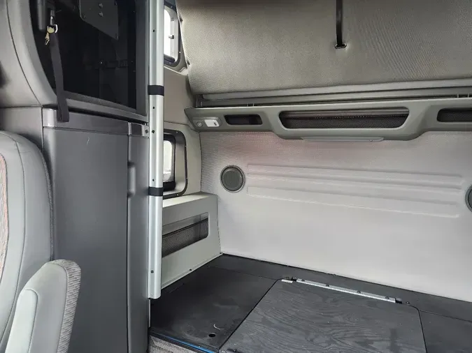 2025 VOLVO VNL64T86069ccc9b7488b1adc32b9aacb6d94275d