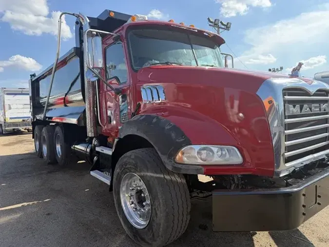2010 MACK GRANITE GU813