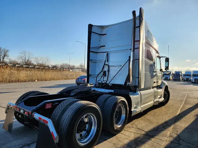 2021 VOLVO VNL64T860