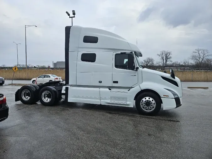 2021 VOLVO VNL64T760