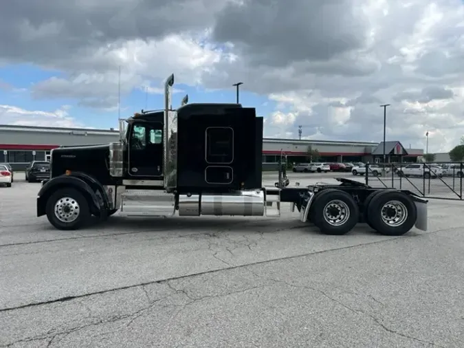 2025 Kenworth W900