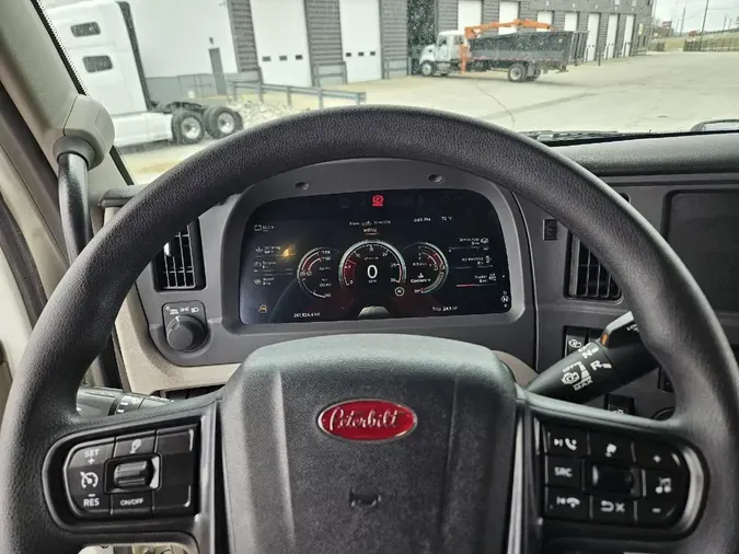 2023 PETERBILT 579
