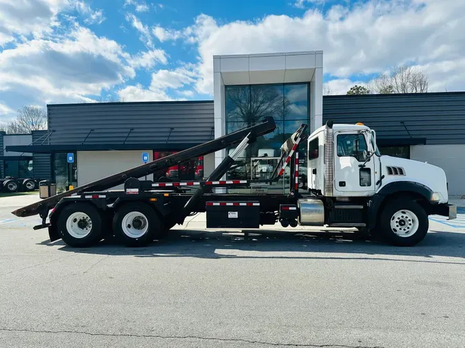 2012 Mack GRANITE 64FT