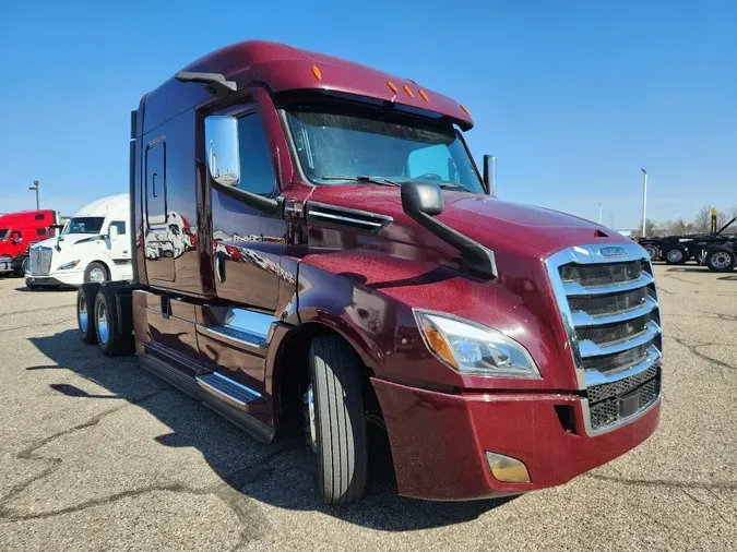 2020 FREIGHTLINER Cascadia 126