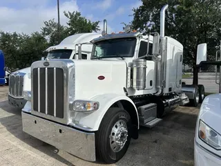2023 Peterbilt 389