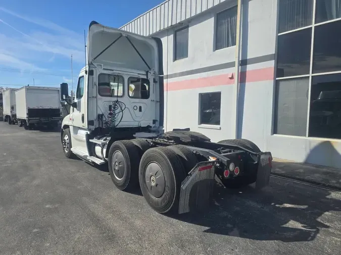 2018 FREIGHTLINER/MERCEDES CASCADIA 125