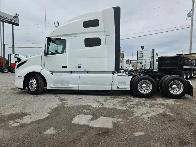 2022 VOLVO VNL64T760