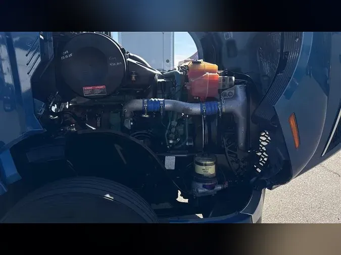 2023 VOLVO VNL760