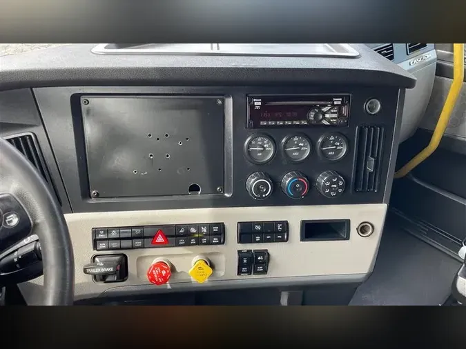 2019 FREIGHTLINER CA126