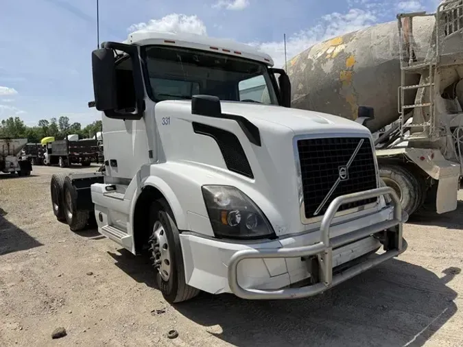 2016 VOLVO VNL64T300