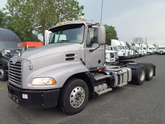 2017 MACK TRUCKS, INC. CXU600