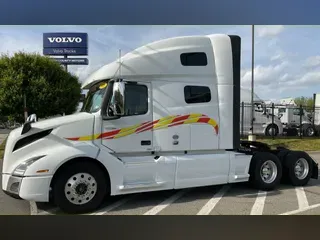 2021 Volvo VNL64T760