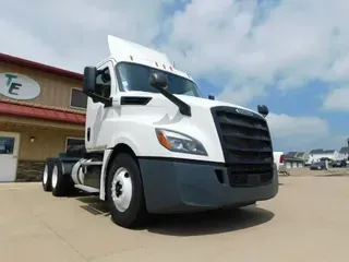 2019 Freightliner New Cascadia 126