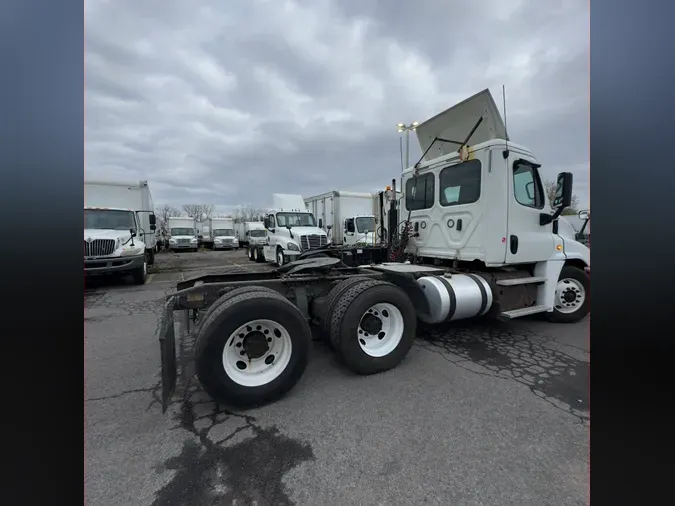 2018 FREIGHTLINER/MERCEDES CASCADIA 125