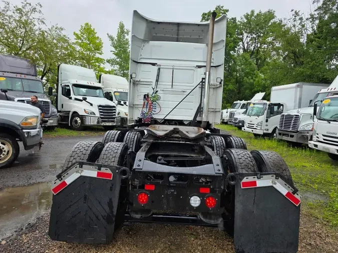 2020 VOLVO VNR64T-640