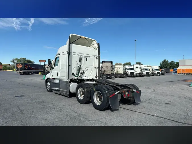 2021 Freightliner Cascadia 126