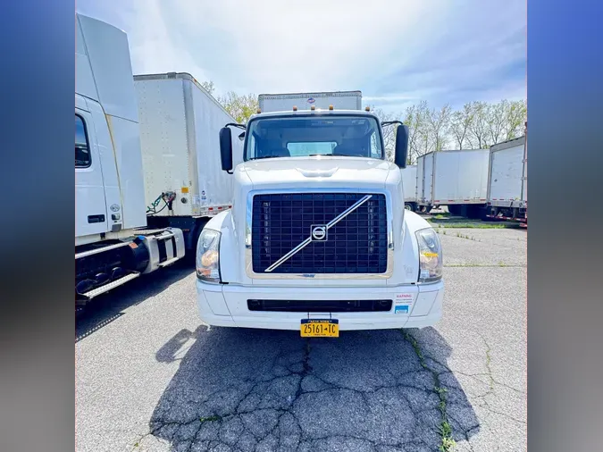 2017 VOLVO VNL42T 300