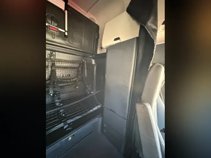 2023 FREIGHTLINER Cascadia 126