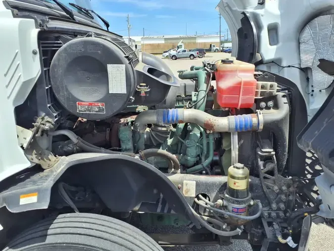 2019 VOLVO VNL64T-300