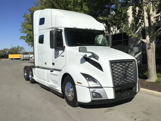 2019 VOLVO VNL760