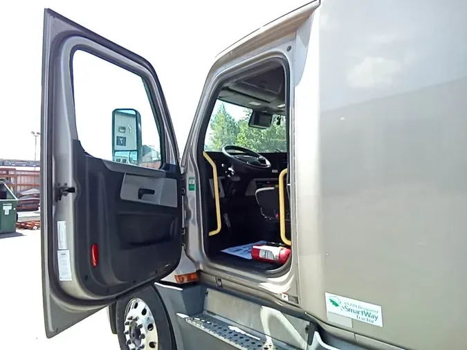 2022 Freightliner Cascadia 126
