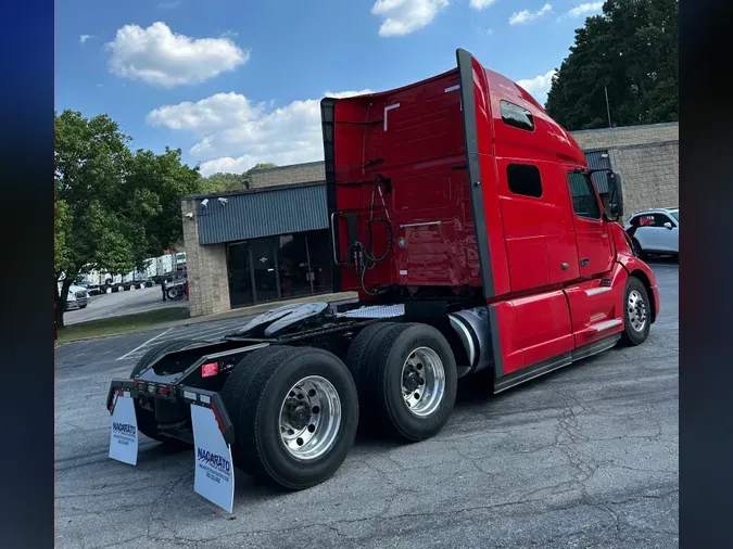 2020 VOLVO VNL64T760