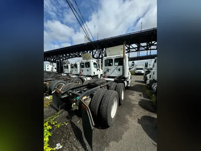 2014 FREIGHTLINER/MERCEDES CASCADIA 125