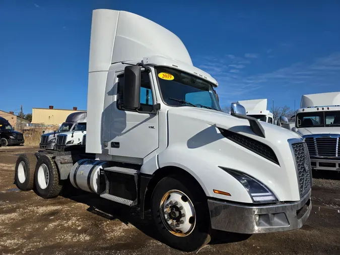 2019 VOLVO VNL64T-300