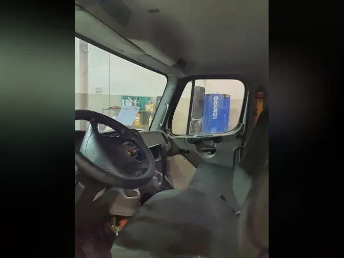 2019 FREIGHTLINER M2 106