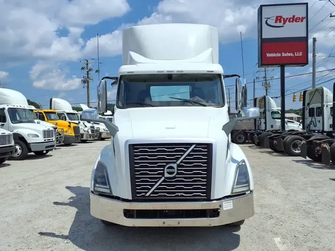 2020 VOLVO VNL64T-300
