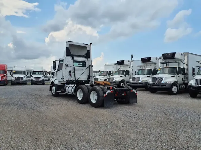 2019 VOLVO VNL64T-300