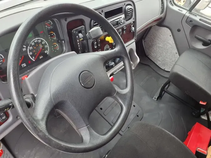 2018 FREIGHTLINER M2 106