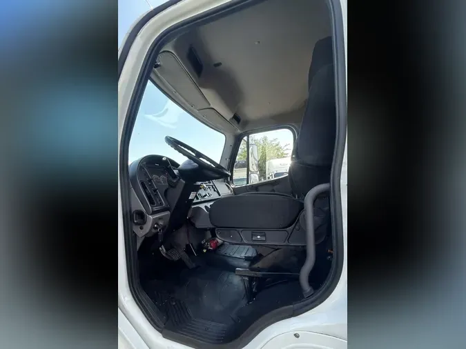 2018 FREIGHTLINER M2 106