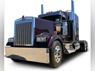 2023 Kenworth W900L