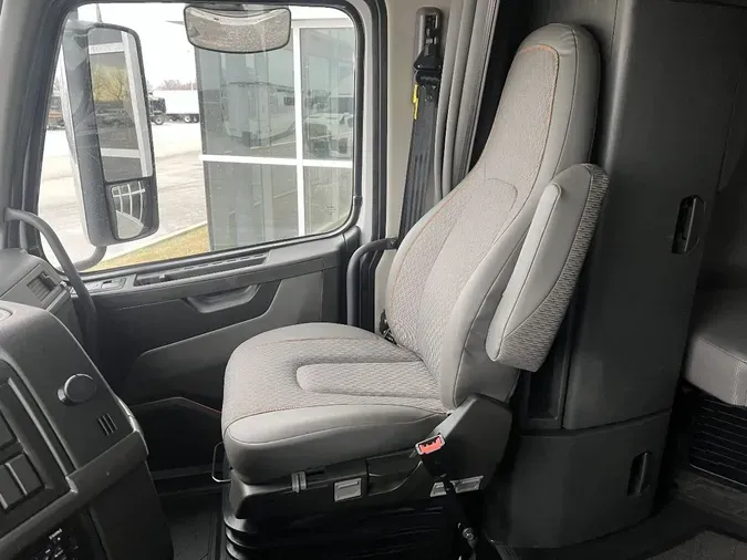 2021 VOLVO VNL64T760