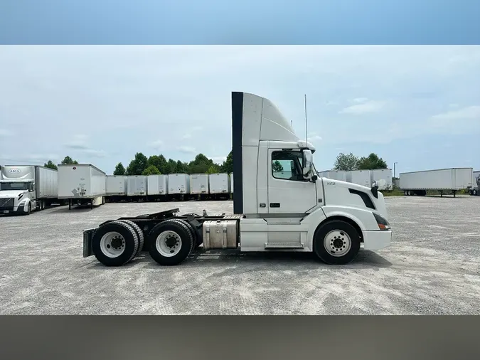 2017 Volvo VNL300