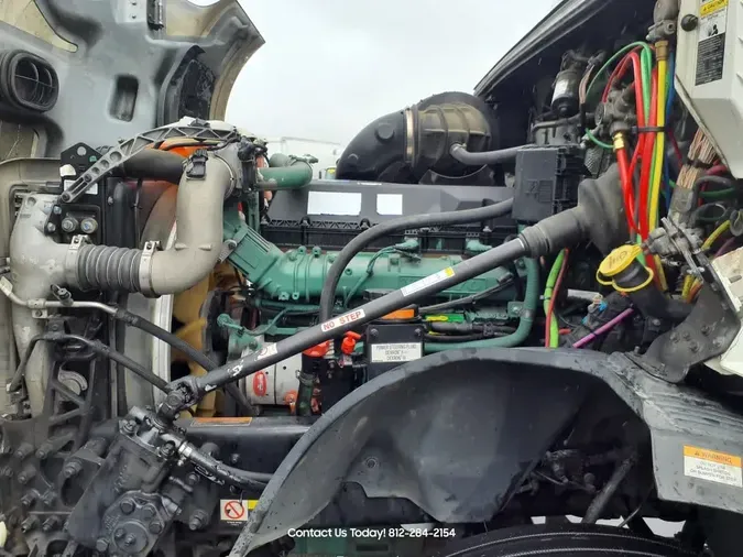 2020 VOLVO VNL64T-300