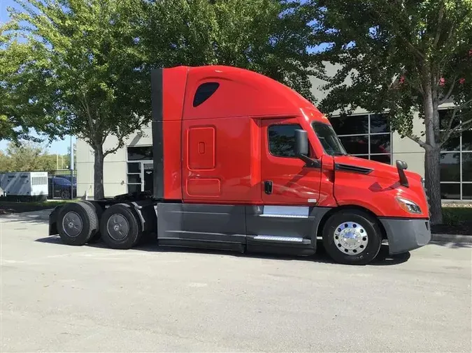 2021 FREIGHTLINER CA126