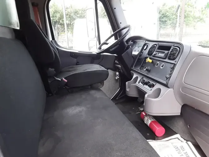 2016 FREIGHTLINER M2 106