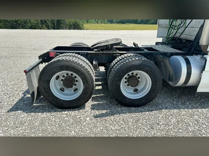 2016 Volvo VNL 740