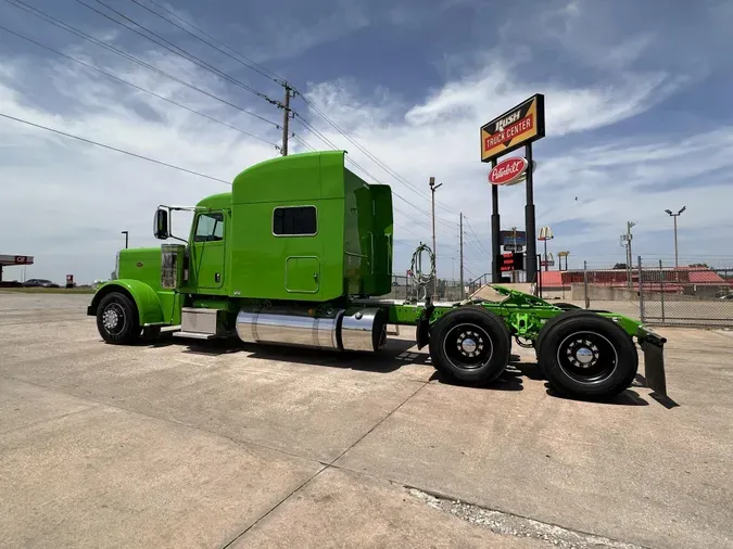 2023 Peterbilt 389